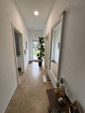 Wohnung EG: Flur - 