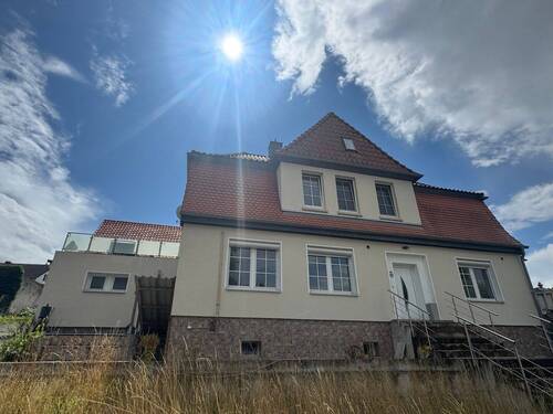 Hausansicht - Ihr neues IMMOBILIEN QUARTIER: Umgfangreich saniertes Mehrfamilienhaus mit weiterem Ausbaupotenzial