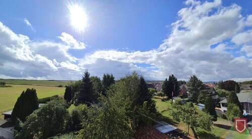 Aussicht Ausbareserve - 9 Zimmer Mehrfamilienhaus, Wohnhaus in Calden