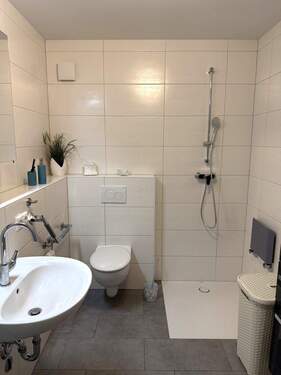modernes Duschbad - 