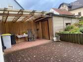 Terrasse und Schuppen - 7 Zimmer Mehrfamilienhaus, Wohnhaus in Steinigtwolmsdorf