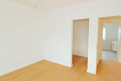 Schlafzimmer mit Ankleide im OG - 