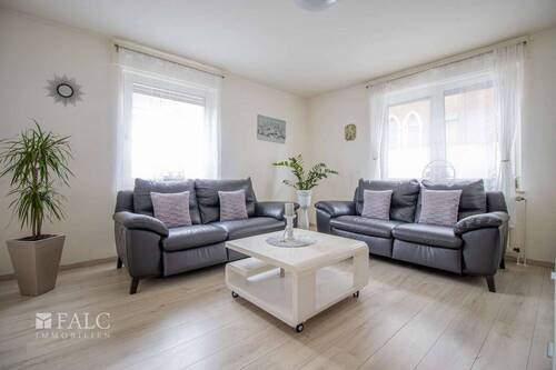 Gepflegtes Wohnzimmer - Mehrfamilienhaus, Wohnhaus mit 285,00 m&sup2; in Eschweiler zum Kaufen