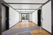 Eingangs- und Wohnbereich. - 