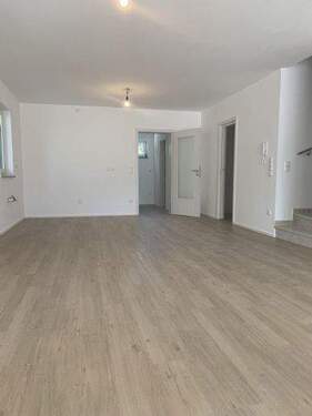 offener Wohnbereich EG (Küche, WZ + EZ) - Doppelhaushälfte mit 158,00 m² in Freising zur Miete