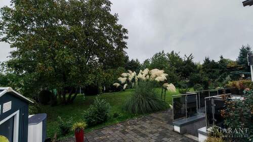Gartenansicht mit 3 Gartenhäuser - 