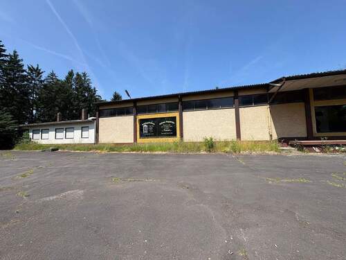 Gebäudeansicht - Halle zum Kaufen in Luhe-Wildenau