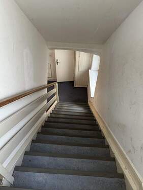 Treppenaufgang Hauptgebäude A - Gewerbeobjekt (Büro, Produktion, Verkauf) in Lüneburg zum Kaufen