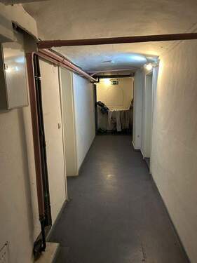 Flur UG Hauptgebäude A - 