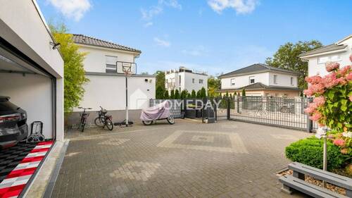 Innenhof - Einfamilienhaus mit 256,60 m² in Berlin zum Kaufen