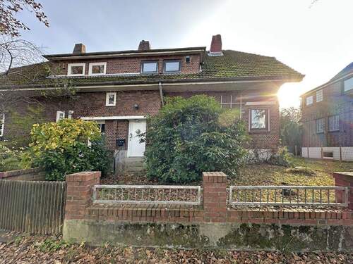 Außenansicht - 4 Zimmer Doppelhaushälfte zum Kaufen in Hamburg