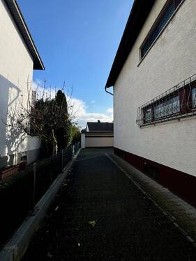 H 541 Hofeinfahrt.jpg - 