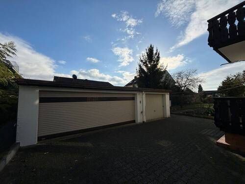 H 541 Doppelgarage und Einzelgarage.jpg - 8 Zimmer Mehrfamilienhaus, Wohnhaus in Groß-Rohrheim