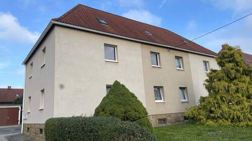 Frontansicht - Sanierungsbedürftig aber mit Potenzial!