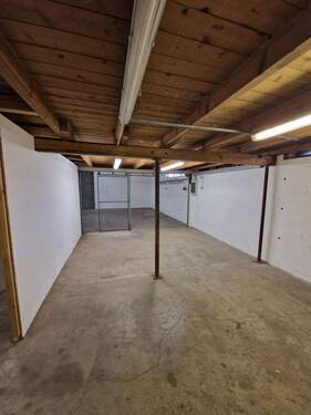 47 Halle EG li Regale unter Empore (9).jpg - 