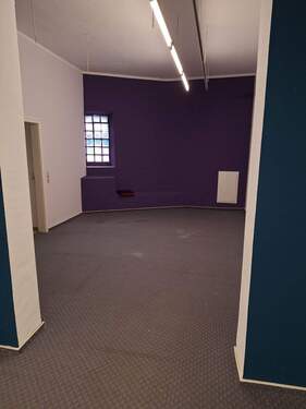 hinterer Verkaufsraum - Gewerbeobjekt (Büro, Produktion, Verkauf) in Titisee-Neustadt zur Miete