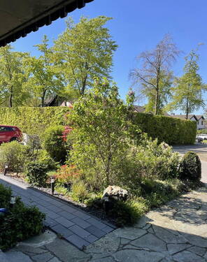 Blick in den Vorgarten - 8 Zimmer Einfamilienhaus in Roetgen-Rott