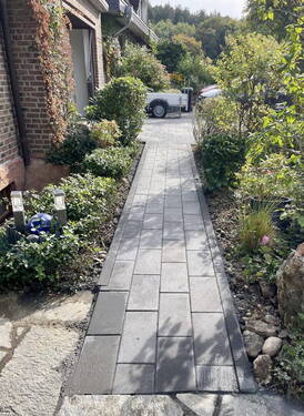 Weg zur Garage - Einfamilienhaus mit 240,00 m&sup2; in Roetgen-Rott zum Kaufen