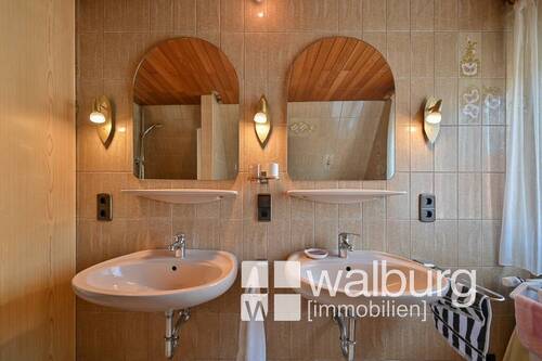 37 Doppelwaschtische im Bad oben - 