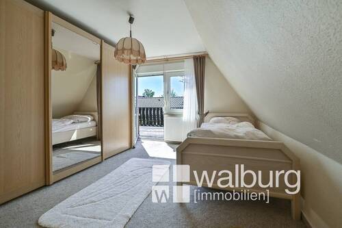 33 Schlafzimmer mit Balkonzugang - 