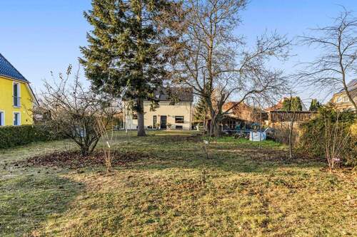 Bauplatz - Exklusives Baugrundstück in zweiter Reihe - ruhiges Wohnen nahe Wald und See