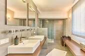 Exklusives Badezimmer mit Dusche und... - 