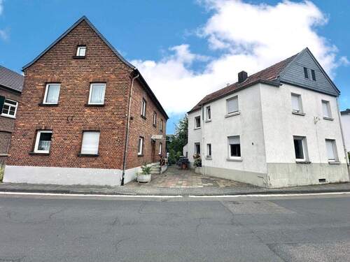 Hausansicht Vorderseite - Einfamilienhaus mit 210,00 m&sup2; in Neuss zum Kaufen