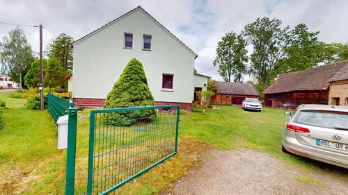 Einfahrt Hof.jpg - Einfamilienhaus mit 171,00 m&sup2; in Vetschau/Spreewald zum Kaufen