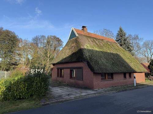 Ansicht Strasse - Sanierungsobjekt mit Reetdach in ruhiger Lage von Lemwerder-Deichshausen