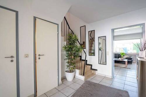 Diele 2.jpg - 5 Zimmer Reihenmittelhaus in Köln