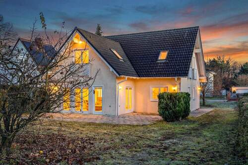 Nachtansicht - Einfamilienhaus mit 160,00 m&sup2; in Falkensee zum Kaufen