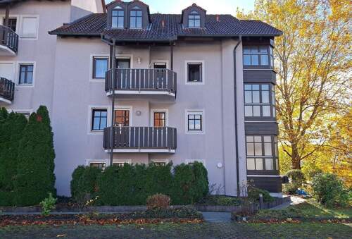 Fassade - helle Wohnung mit 2 Balkonen und EBK