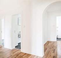 Sanierte 5-Zimmer-Wohnung auf 2 Ebenen mit Balkon, Garage und Gartenanteil - Eckersdorf Donndorf