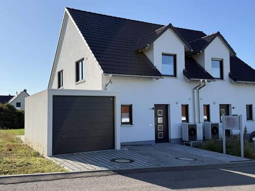 Musterhaus - Außenansicht - 4 Zimmer Doppelhaushälfte zum Kaufen in Dresden