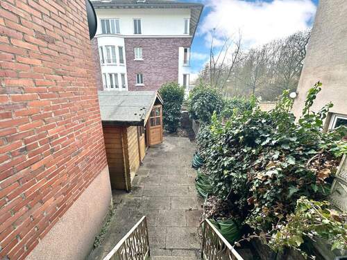 Garten - Mehrfamilienhaus, Wohnhaus mit 156,60 m&sup2; in Neuss zum Kaufen