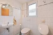 EG: Gäste-WC - 5 Zimmer Doppelhaushälfte in Oberstenfeld