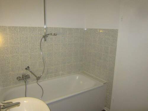 Badezimmer mit Wanne - 