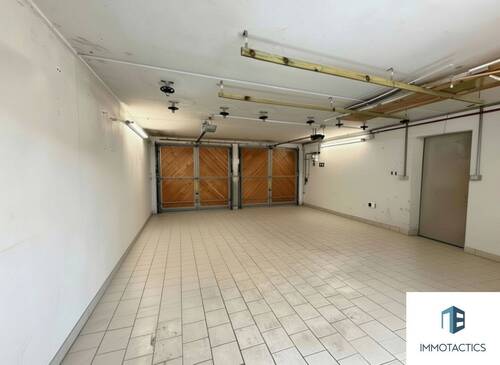 Doppelgarage (KI-geräumt) - 