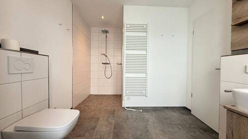 Geräumiges Badezimmer - 