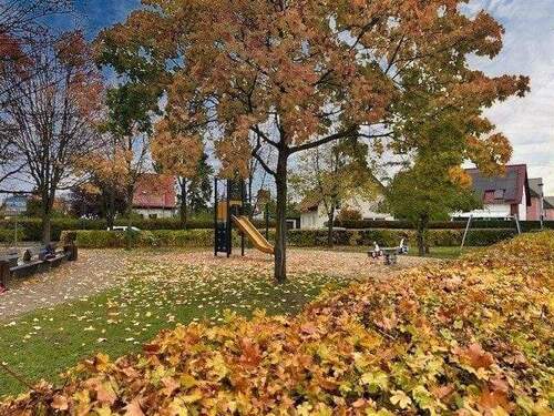 Naher Kinderspielplatz - 