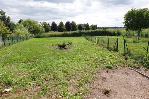 hinterer Garten - 8 Zimmer Mehrfamilienhaus, Wohnhaus in Neißemünde