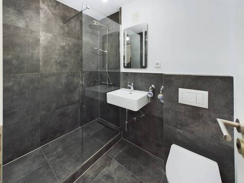 Badezimmer - Einfamilienhaus in München zum Kaufen