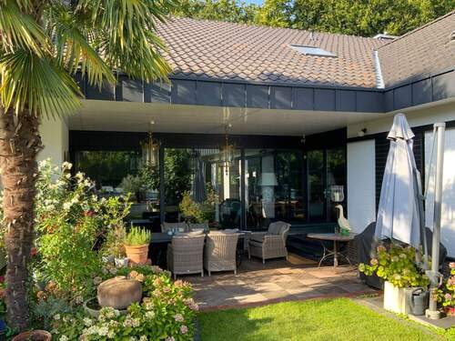 Terrassenansicht - 9 Zimmer Einfamilienhaus in Neuss