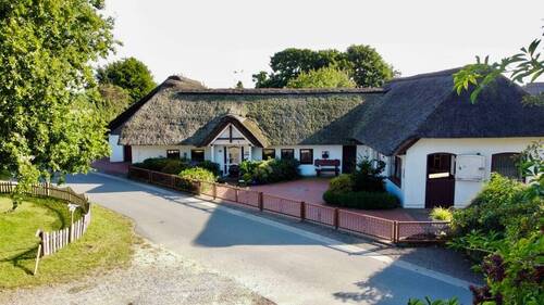 Luftbildaufnahme - 4 Zimmer Mehrfamilienhaus, Wohnhaus zum Kaufen in Arlewatt