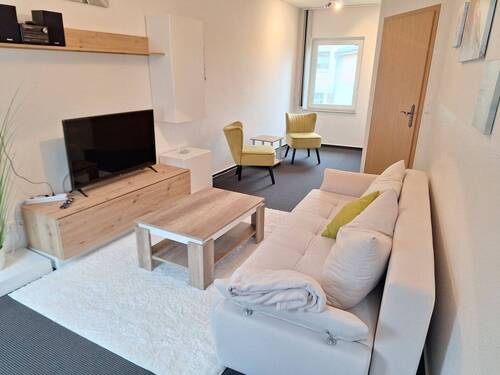 Wohnen OG - 2 Zimmer Mehrfamilienhaus, Wohnhaus zur Miete in Gützkow