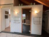 Spa-Bereich mit Dampfdusche, Sauna und hochwertiger Ausstattung - 