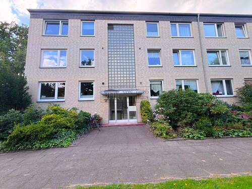 Hausansicht - 2 Zimmer Etagenwohnung zum Kaufen in Hamburg