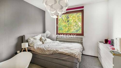 1. OG Schlafzimmer 1 - 