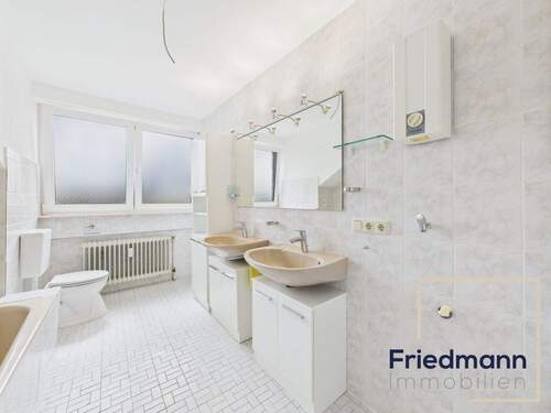 Badezimmer (1) - Etagenwohnung mit 100,00 m&sup2; in Gusterath zur Miete