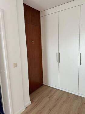 Flur mit Einbauschrank - 
